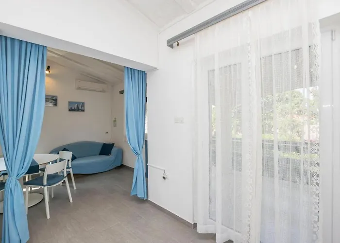 Mira Near The Sandy - By Ta Leut Agency *