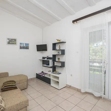 Apartment Mira Near The Sandy - By Ta Leut Agency Privlaka (Zadar)